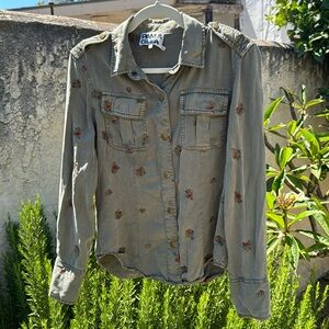 Pam & Gela olive floral embroidered button down size small